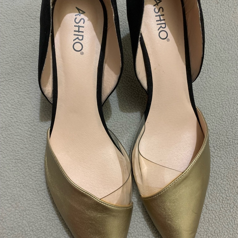 Side out pumps